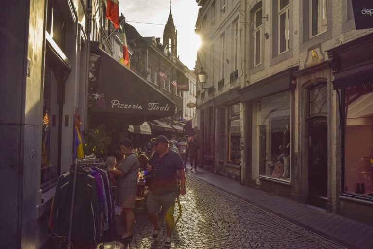 Analyzing the Impact of User-Generated Reviews on Media Reputation: Betbhai99, Radhe exchange download apk, 99 exchange login